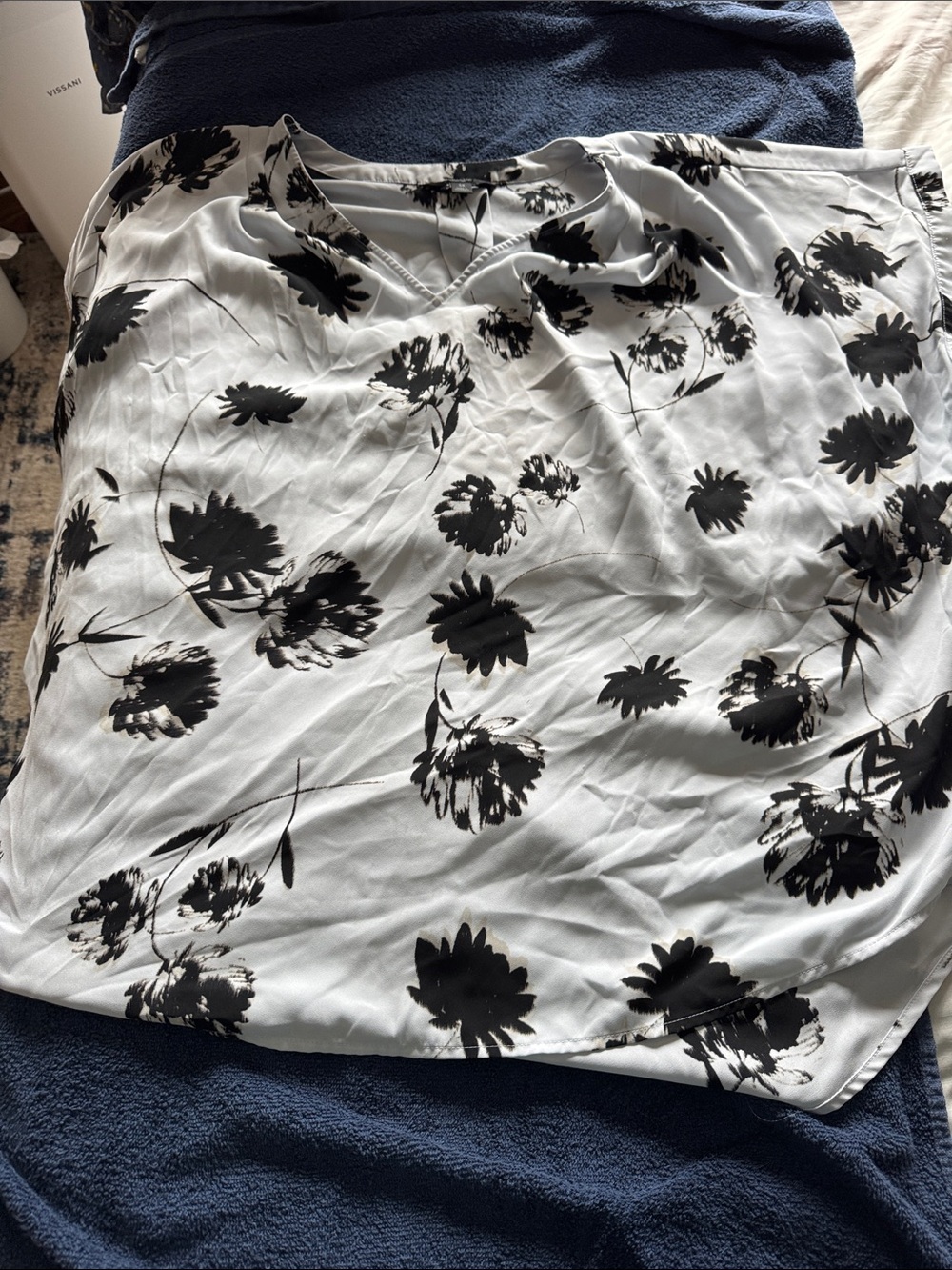 Simply Vera Vera Wang White Blouse with Black Floral Print